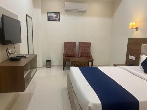 Afbeelding uit fotogalerij van HOTEL ATHENS , a boutique hotel in Zirakpur