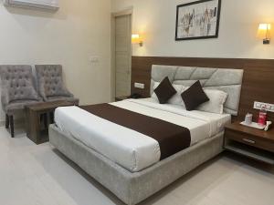 Afbeelding uit fotogalerij van HOTEL ATHENS , a boutique hotel in Zirakpur