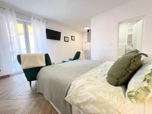 Ένα ή περισσότερα κρεβάτια σε δωμάτιο στο KING RESIDENCE OLD TOWN RAB 2 - Adults Only