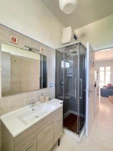 a bathroom with a sink and a shower at Casa Kairos - Torre dell'orso in Torre dell'Orso
