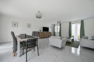 a living room with a table and a couch at Casa di Luce - Garden - 9 people - Close to La Défense in Bezons