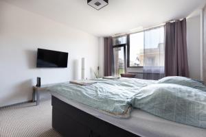 Postel nebo postele na pokoji v ubytování Prince apartment downtown