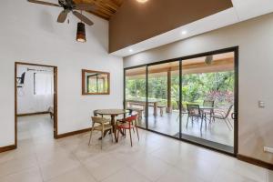 波特雷羅的住宿－3-BD Home Shared Pool 1 Block from Beach，相簿中的一張相片