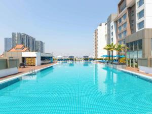 Bazen v nastanitvi oz. blizu nastanitve Novotel Yangon Max