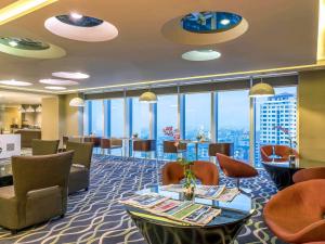 Predel za sedenje v nastanitvi Novotel Yangon Max