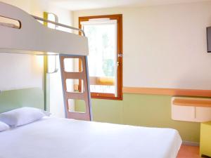 Postel nebo postele na pokoji v ubytování ibis budget Narbonne Sud A9/A61