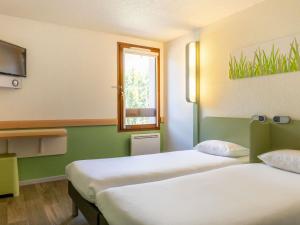Postel nebo postele na pokoji v ubytování ibis budget Narbonne Sud A9/A61
