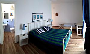 a bedroom with a bed and a bathroom at Globetrotter in Formia