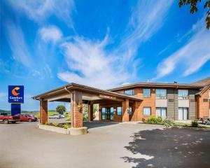 a hotel front of a building with a parking lot at Comfort Inn in Swift Current