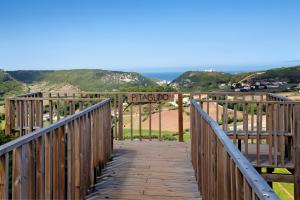 a wooden bridge with a sign that reads pikido at Casa do Pitagudo in Torres Vedras