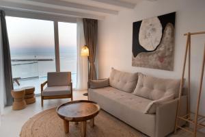 Posezení v ubytování Golden Vista, Beachfront Suites by Explore Andros