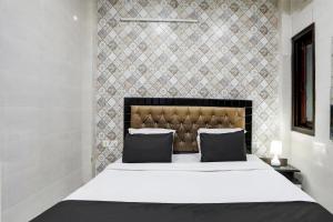 Postel nebo postele na pokoji v ubytování Hotel O Metro Residency