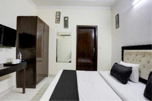 TV a/nebo společenská místnost v ubytování Hotel O Metro Residency