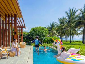 Bazén v ubytování Mövenpick Resort Cam Ranh nebo v jeho okolí