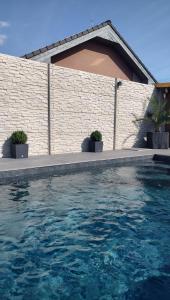Kolam renang di atau dekat dengan Apartmán Hevlín