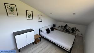Posteľ alebo postele v izbe v ubytovaní Apartament Słoneczna Dolina Magurki bania jacuzzi balia ogrodowa Szczyrk-Wilkowice