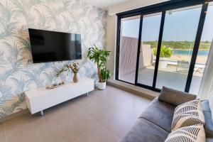 TV a/nebo společenská místnost v ubytování Apartamentos la Torre de Suances