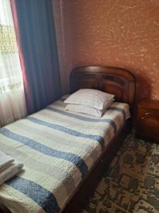 Postel nebo postele na pokoji v ubytování Shohruh Hotel