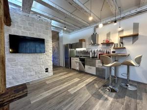 a room with a stone wall and a table and chairs at Terry Haus in Enego