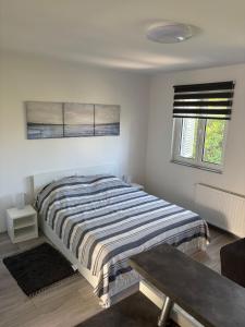 Ένα ή περισσότερα κρεβάτια σε δωμάτιο στο Studio Apartman NoNa
