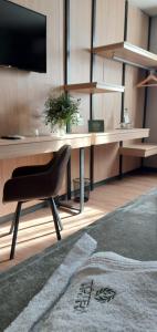 a living room with a desk and a chair at Tótem Hotel & Spa in San Martín