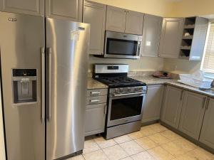Gallery image of Peculiar N 5th street in Newark