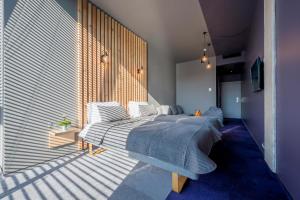 Cama ou camas em um quarto em Urbihop Hotel
