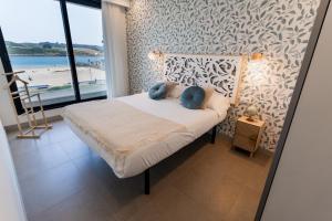 Postel nebo postele na pokoji v ubytování Apartamentos la Torre de Suances