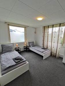 Postel nebo postele na pokoji v ubytování Worker Apartment Neu-Ulm