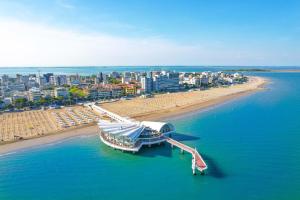 an aerial view of a beach and a resort at Fontana apartment in Lignano Sabbiadoro