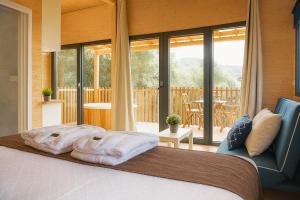 Ένα ή περισσότερα κρεβάτια σε δωμάτιο στο Cabañas Compostela - Cabaña A Fervenza