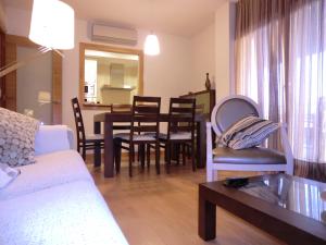 Część wypoczynkowa w obiekcie APARTAMENTOS DE CANELAS SUITES con AMPLIAS TERRAZAS