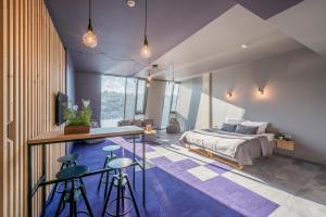 Cama ou camas em um quarto em Urbihop Hotel
