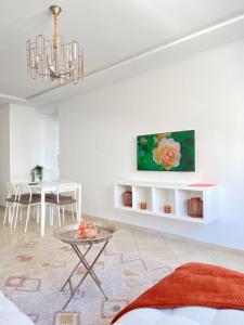 a living room with a table and a chandelier at Shams luxury home in Martil