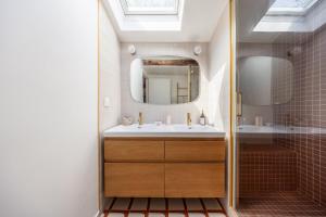 Ένα μπάνιο στο Villa Augustine - Maison classée 5 étoiles avec piscine à Aix en Provence +37 φωτογραφίες
