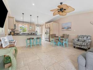 a kitchen and living room with a ceiling fan at Villa La Esperanza-Holmes Beach in Anna Maria Island