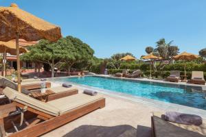 Bazén v ubytovaní Filoxenia Luxury Studios & Apartments alebo v jeho blízkosti