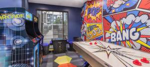 Noho Haven 2 bed Apt with FREE Parking的游戏室