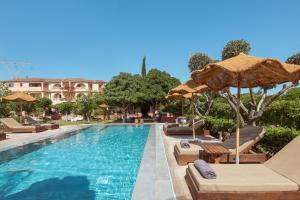 Bazén v ubytovaní Filoxenia Luxury Studios & Apartments alebo v jeho blízkosti
