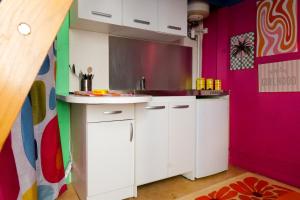 Dapur atau dapur kecil di Studette pop art Angers - 2 personnes