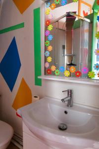 Bilik mandi di Studette pop art Angers - 2 personnes