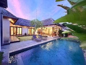 Hồ bơi trong/gần Villa Kim Seminyak