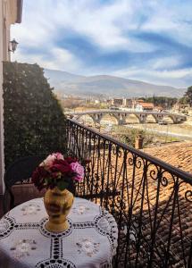 Uma varanda ou terraço em Hotel Gorica - UNESCO quarter