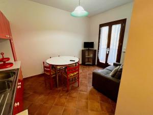 a living room with a table and a couch at Casa Vacanza Acquanuova in Calatafimi