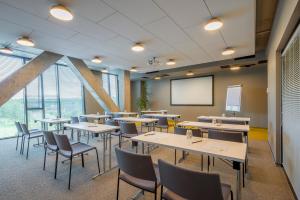 The business area and/or conference room at Urbihop Hotel