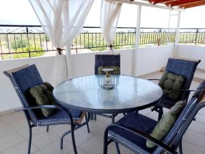 Balkon ili terasa u objektu INFO στούντιο
