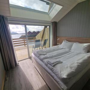 Postel nebo postele na pokoji v ubytování Lofoten Basecamp