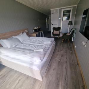 Postel nebo postele na pokoji v ubytování Lofoten Basecamp