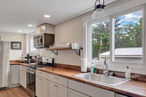 Gallery image of Charming Family Saratoga Home Walk to Track & Downtown in Saratoga Springs