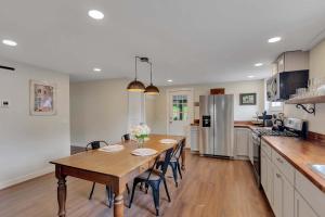 Gallery image of Charming Family Saratoga Home Walk to Track & Downtown in Saratoga Springs +20 photos